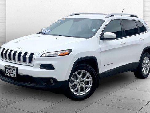 Used 2018 Jeep Cherokee Latitude AWD/4WD image 13