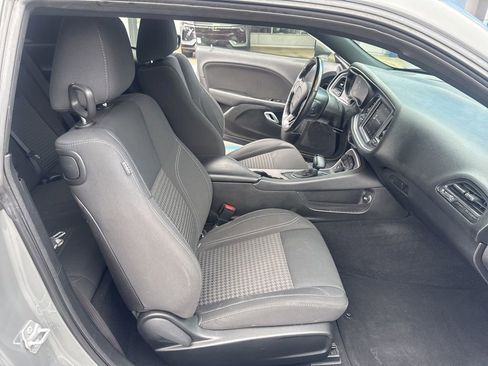 Used 2019 Dodge Challenger SXT w/ Blacktop Package image 27