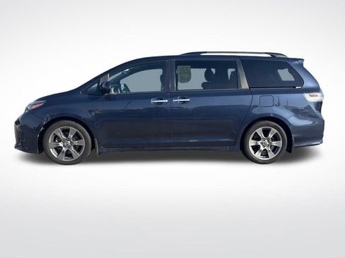Used 2019 Toyota Sienna SE image 2