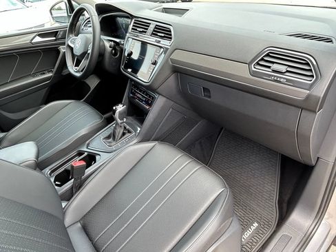 Used 2023 Volkswagen Tiguan SE w/ Panoramic Sunroof Package FWD image 41