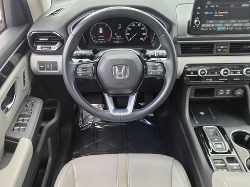 Certified 2025 Honda Pilot Touring image 12