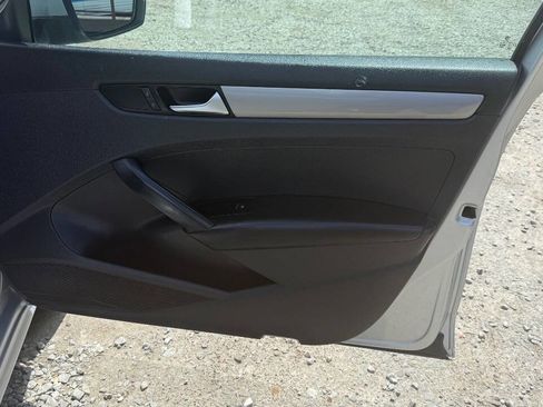 Used 2013 Volkswagen Passat 2.5 S image 14