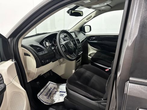 Used 2018 Dodge Grand Caravan SE image 16