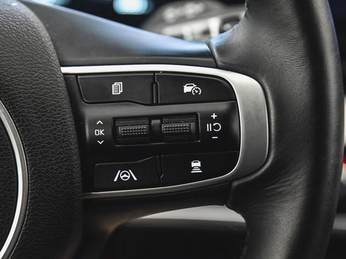 Used 2025 Kia Sportage SX image 9