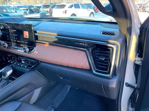 Used 2024 GMC Canyon AT4 w/ AT4 Premium Package image 12