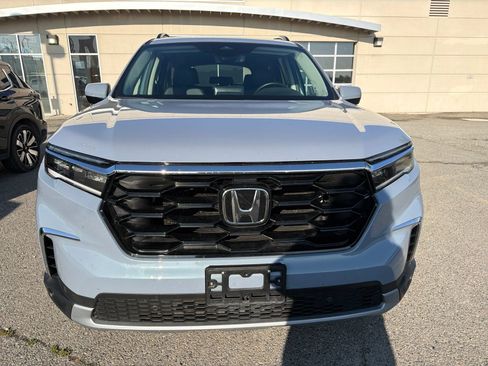 Used 2025 Honda Pilot Touring image 5