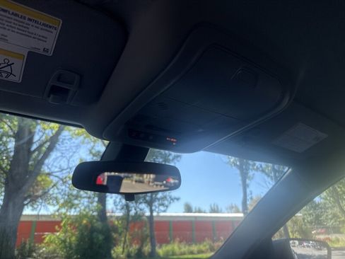 Used 2018 Chevrolet Equinox LT image 40