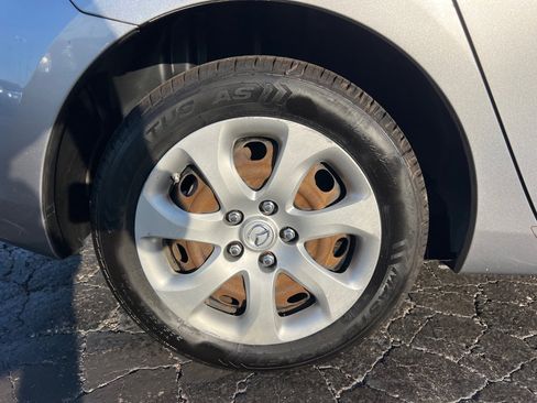 Used 2013 MAZDA MAZDA3 i SV image 40