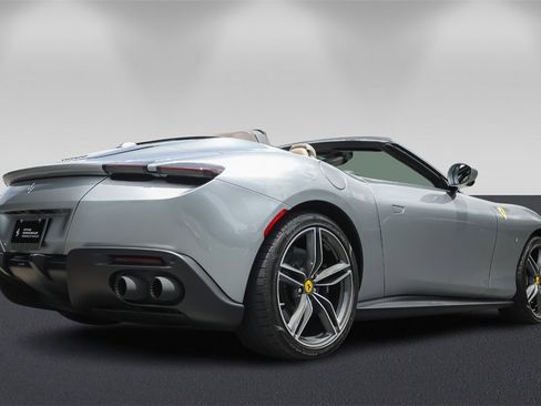 Certified 2024 Ferrari Roma Spider image 3