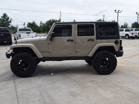 Used 2017 Jeep Wrangler Unlimited Sahara w/ LED Lighting Group AWD/4WD image 6