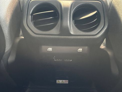 Used 2025 Jeep Wrangler Unlimited Rubicon AWD/4WD image 22