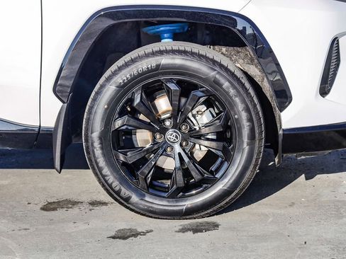 Used 2024 Toyota RAV4 SE image 11