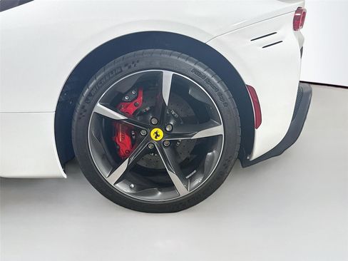 Used 2024 Ferrari SF90 Spider image 35