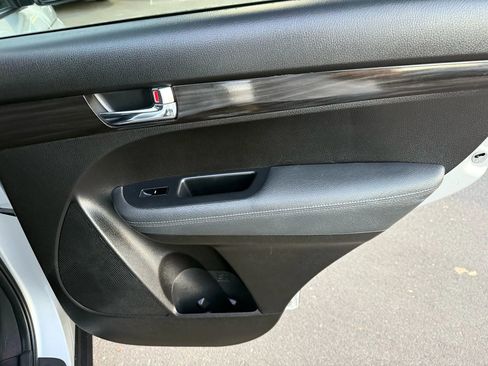 Used 2013 Kia Sorento EX image 16