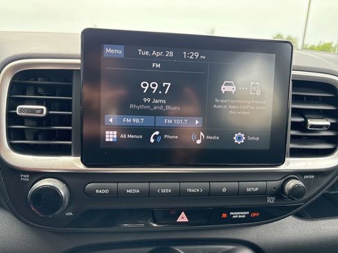 Certified 2023 Hyundai Venue SEL FWD image 19