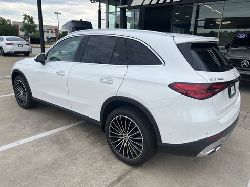 Certified 2025 Mercedes-Benz GLC 300 image 11