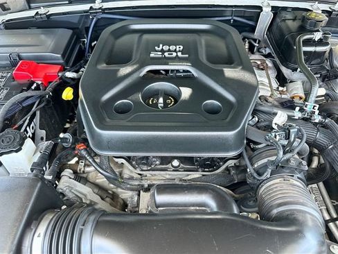 Used 2020 Jeep Wrangler Unlimited Sahara AWD/4WD image 28