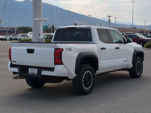 Used 2026 Toyota Tacoma TRD Off-Road AWD/4WD image 3