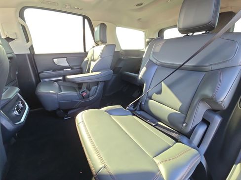 Used 2025 Ford Expedition Active image 15