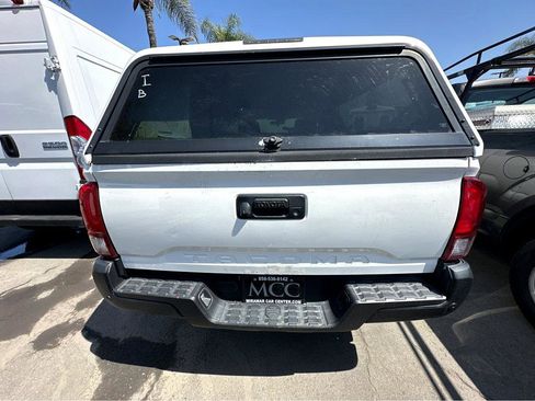 Used 2022 Toyota Tacoma SR RWD image 5