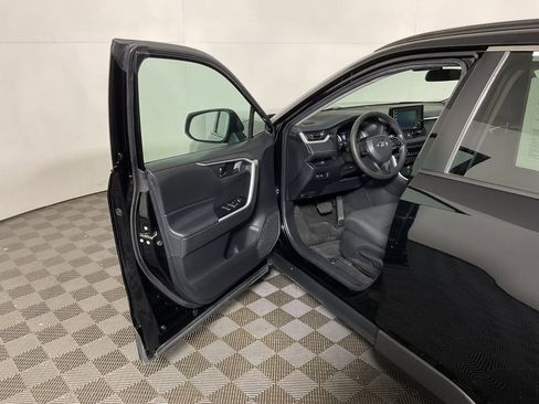 Used 2021 Toyota RAV4 LE image 16