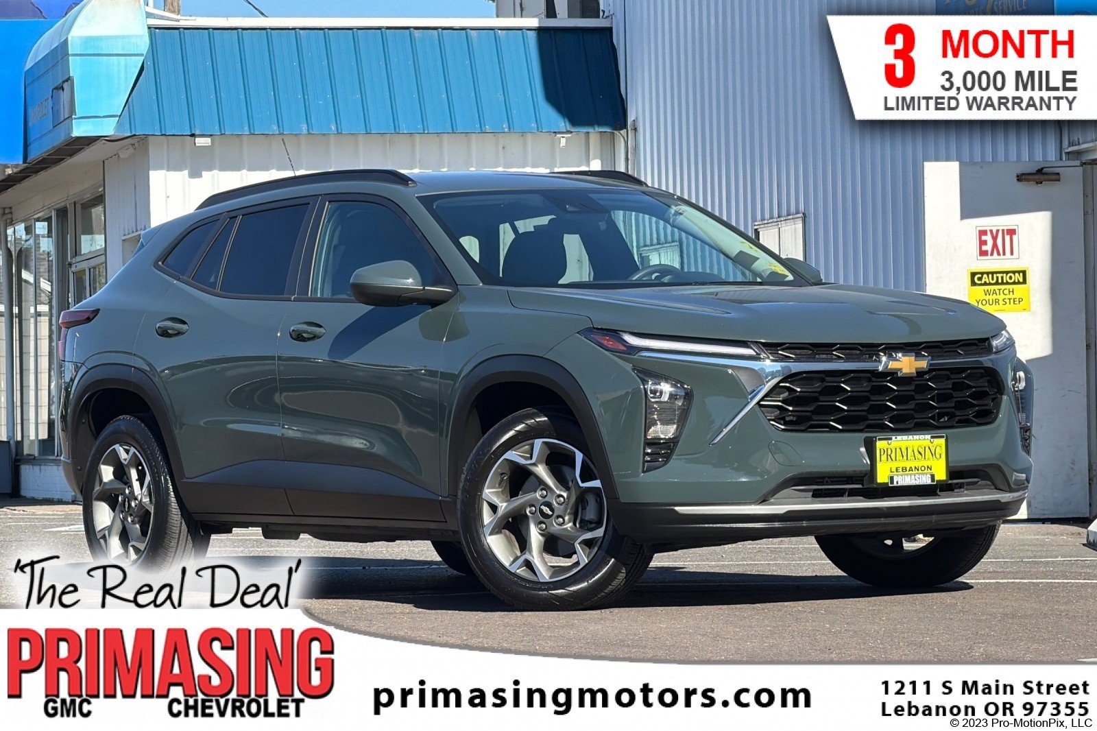 Used 2025 Chevrolet Trax LT FWD image 1