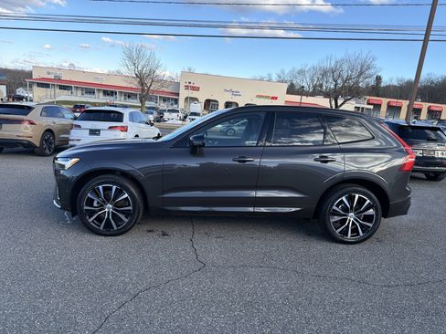 Certified 2025 Volvo XC60 B5 Plus image 4