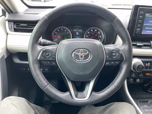 Used 2021 Toyota RAV4 XLE w/ Convenience Package AWD/4WD image 16
