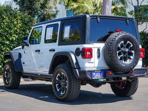 Used 2025 Jeep Wrangler Unlimited Rubicon 4xe w/ Convenience Group AWD/4WD image 4