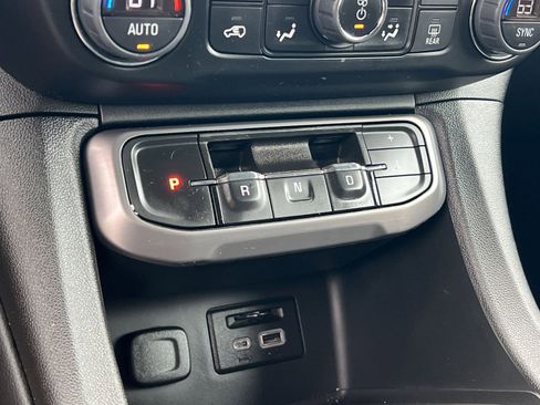 Used 2023 GMC Acadia AT4 image 22