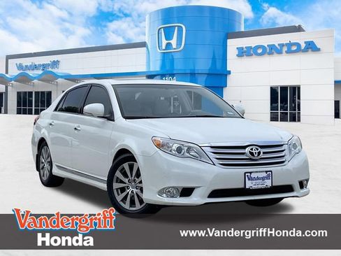 Used 2011 Toyota Avalon Limited image 1