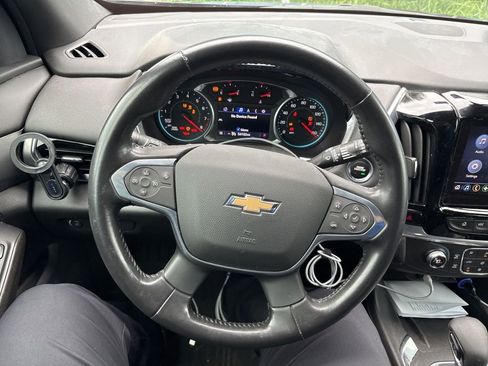 Used 2022 Chevrolet Traverse LT FWD image 17