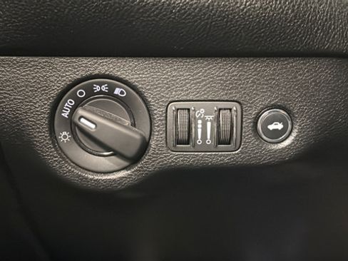Used 2019 Dodge Challenger SXT RWD image 27