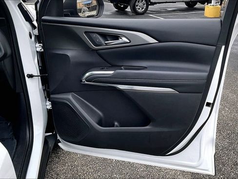 Used 2024 Chevrolet Traverse LT image 23