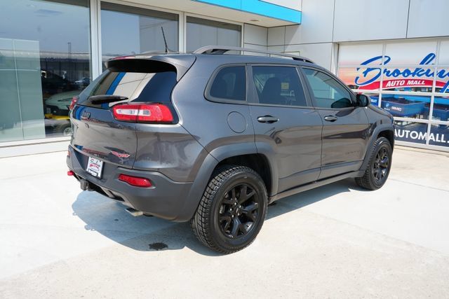Used 2017 Jeep Cherokee Trailhawk w/ Cold Weather Group AWD/4WD image 32