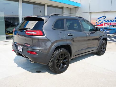Used 2017 Jeep Cherokee Trailhawk w/ Cold Weather Group AWD/4WD image 32