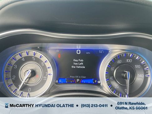 Used 2022 Chrysler 300 Touring L w/ Comfort Group RWD image 7