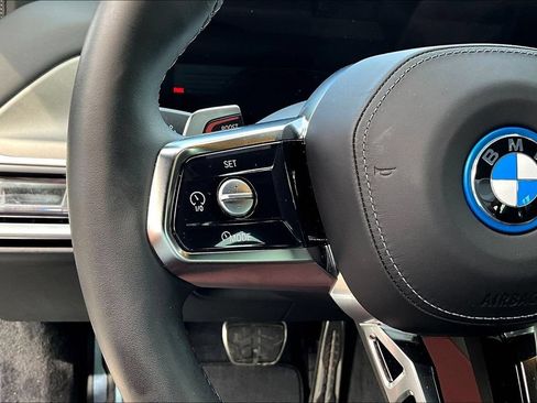 Used 2023 BMW i7 xDrive60 AWD/4WD image 11