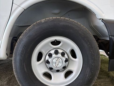 Used 2017 Chevrolet Express 3500 LS image 40