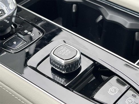 Certified 2026 Volvo XC90 B6 Ultra AWD/4WD image 33