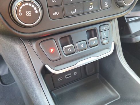 Used 2020 GMC Terrain SLE FWD image 17