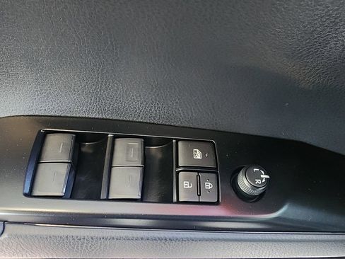 Used 2025 Toyota Camry SE w/ Convenience Package FWD image 15