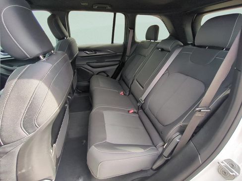 Used 2025 Jeep Grand Cherokee Laredo w/ Trailer Tow Package RWD image 10