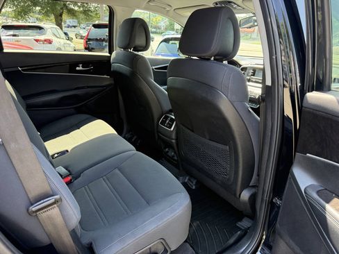 Used 2016 Kia Sorento AWD w/ LX Convenience Package image 16