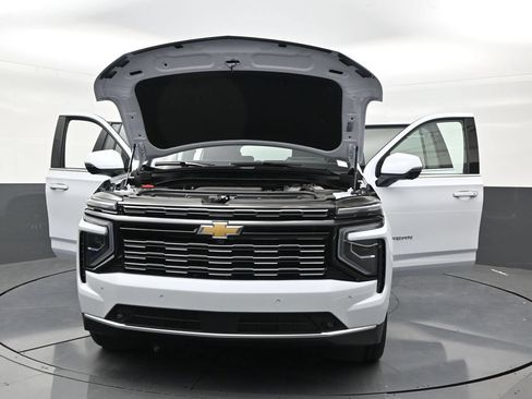 Used 2026 Chevrolet Suburban High Country AWD/4WD image 32