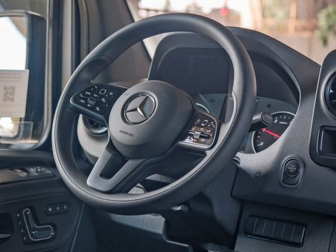 Used 2024 Mercedes-Benz Sprinter 2500 image 16