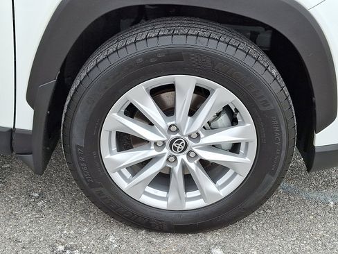 Used 2023 Toyota Corolla Cross LE image 8