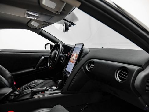 Used 2013 Nissan GT-R Premium image 46