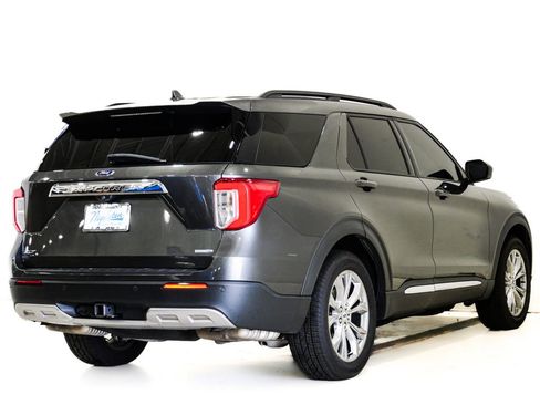 Used 2020 Ford Explorer XLT w/ Equipment Group 202A AWD/4WD image 7