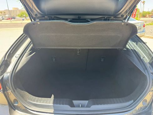 Used 2019 MAZDA MAZDA3 Hatchback w/ Preferred Package FWD image 35